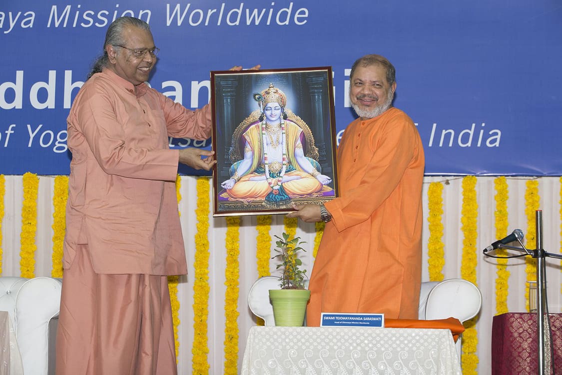 Sw. Shradhanandaji of YSS presenting Krishna's Photo to Sw. Tejomayananda of Chinmaya mission