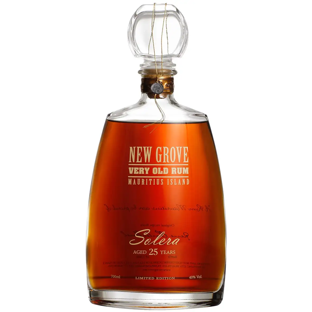 Image of the front of the bottle of the rum New Grove Very Old Rum Solera 25 Years