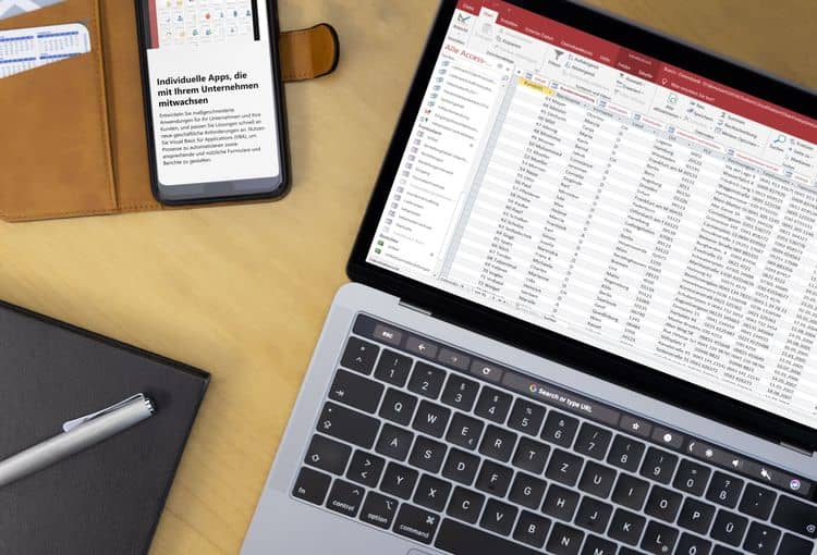 Access mit App Laptop mit Access und Smartphone mit App zur Eingabe von Daten