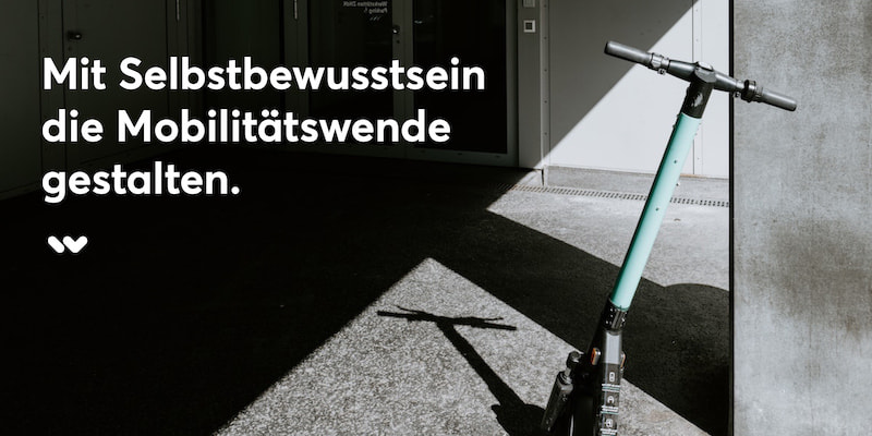 Template titled "Mit Selbstbewusstsein die Mobilitätswende gestalten" featuring a standing but tilted kick-scooter and its shadow.