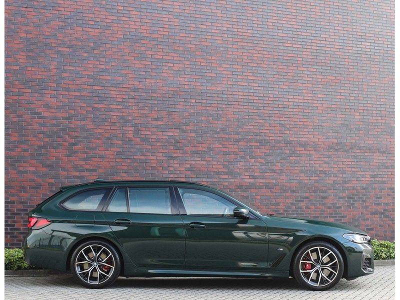 BMW 5 Serie 540i x-Drive *British Racing Green*HUD*Pano*Trekhaak* afbeelding 21