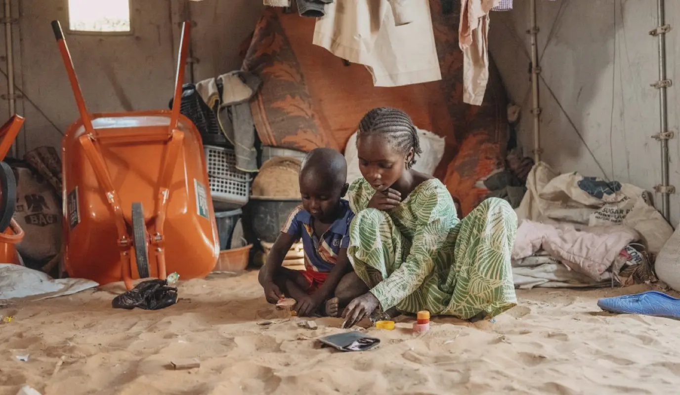 Zarah and Abdoul's mother, Mama Saodeko Moussa Zouéra, returned to Diffa with her 5 children and reunited with her extended family. They live on the site that belongs to her father. Zarah and Abdoul attend school — their siblings are still too young.