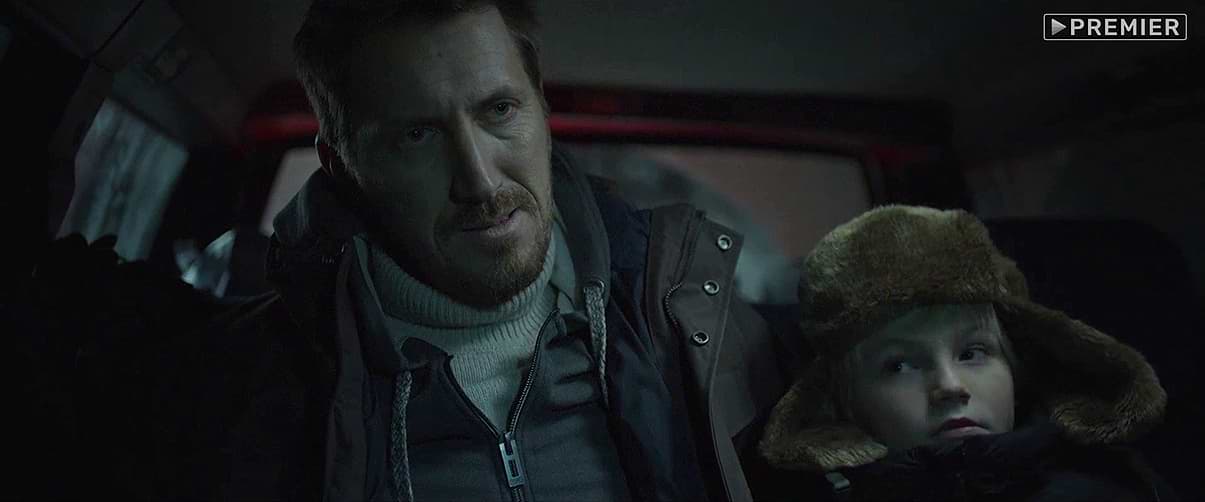 Кадр из сериала «Эпидемия»: Сергей (Кирилл Кяро) и Антон (Савелий Кудряшов)