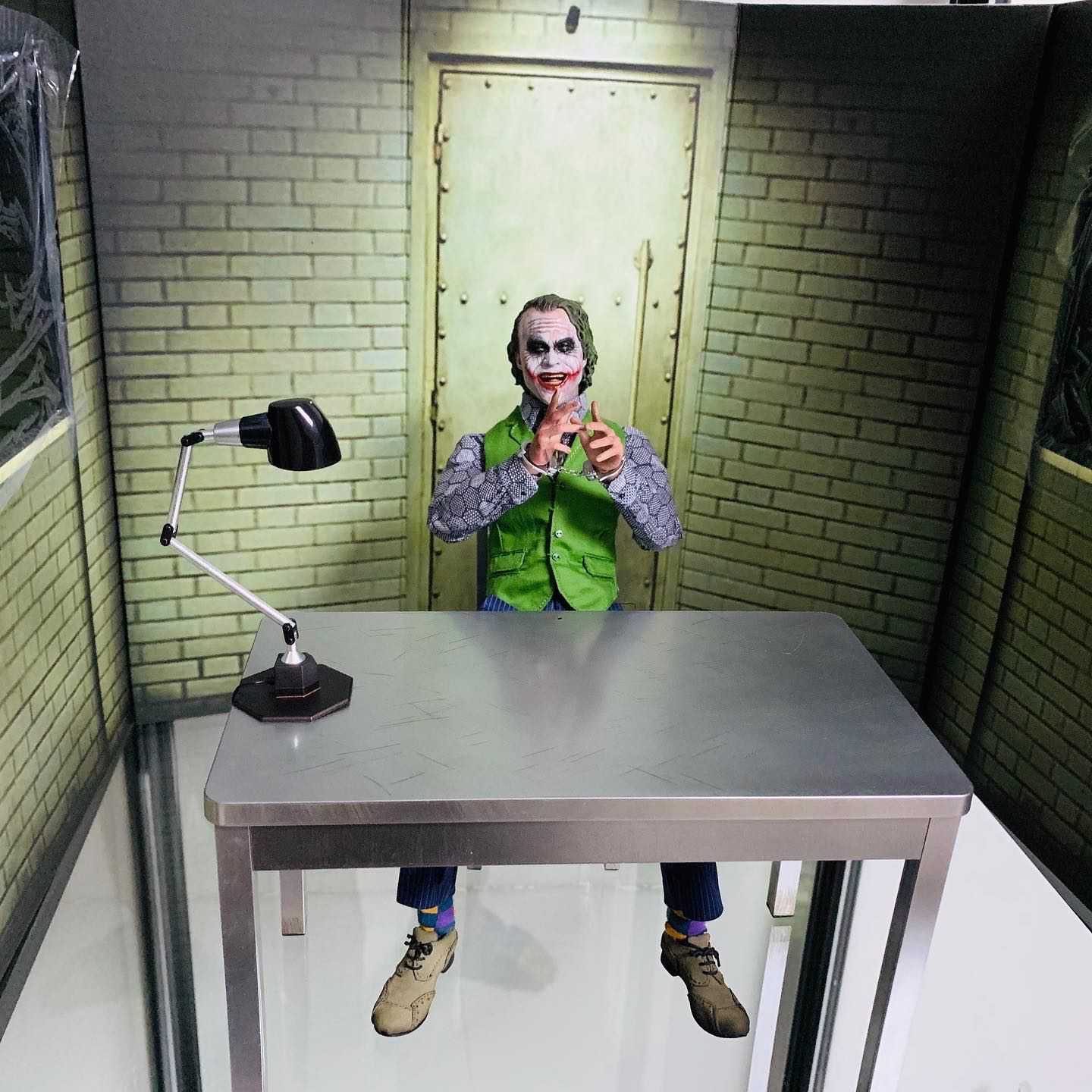 Hot Toys DX11 The Joker Sharing