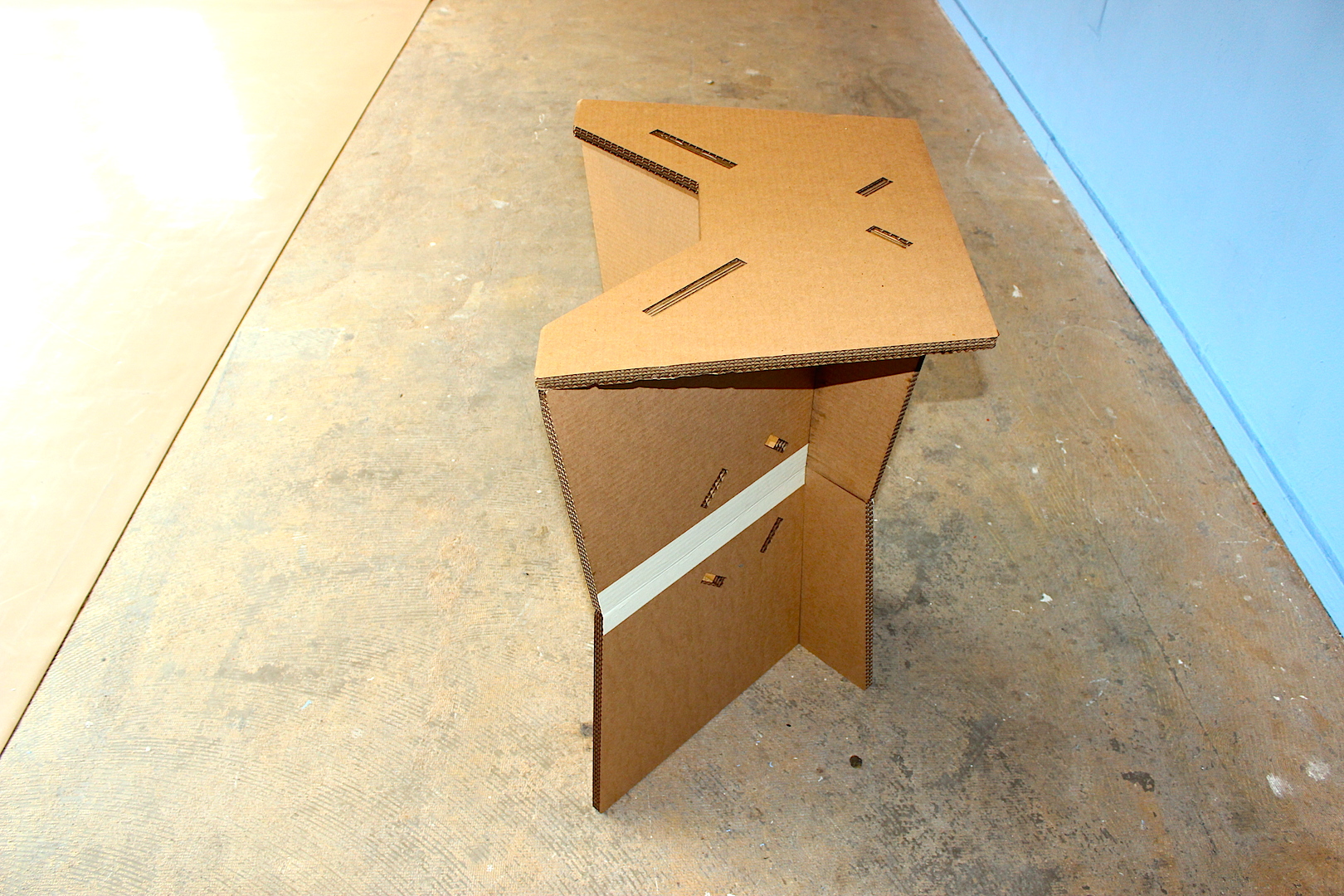 alterpodium cardboard solo