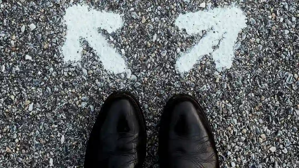  Hero Image: Feet standing in front of arrows pointing in opposing directions. 
