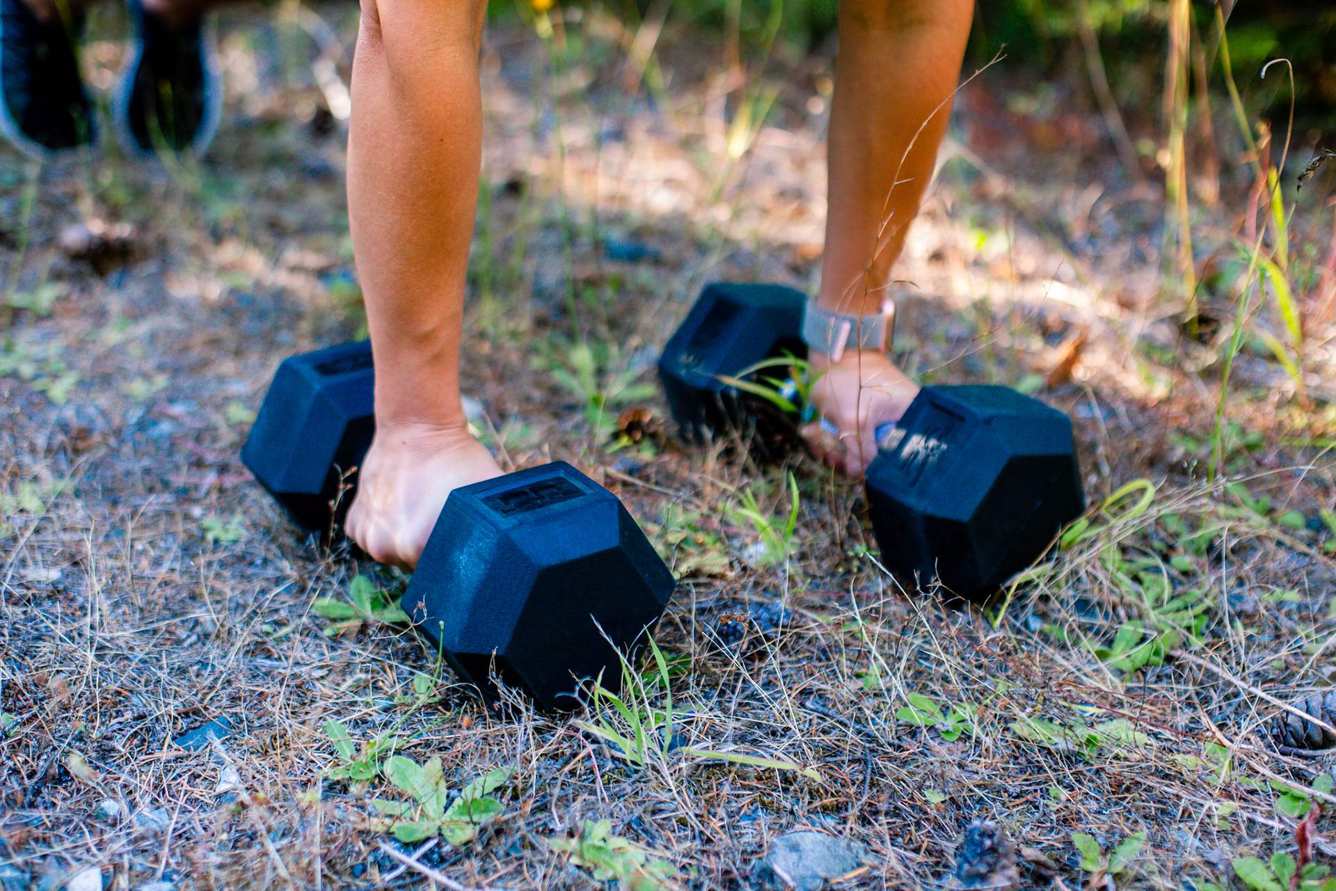 Outdoor fitness class with dumbbells