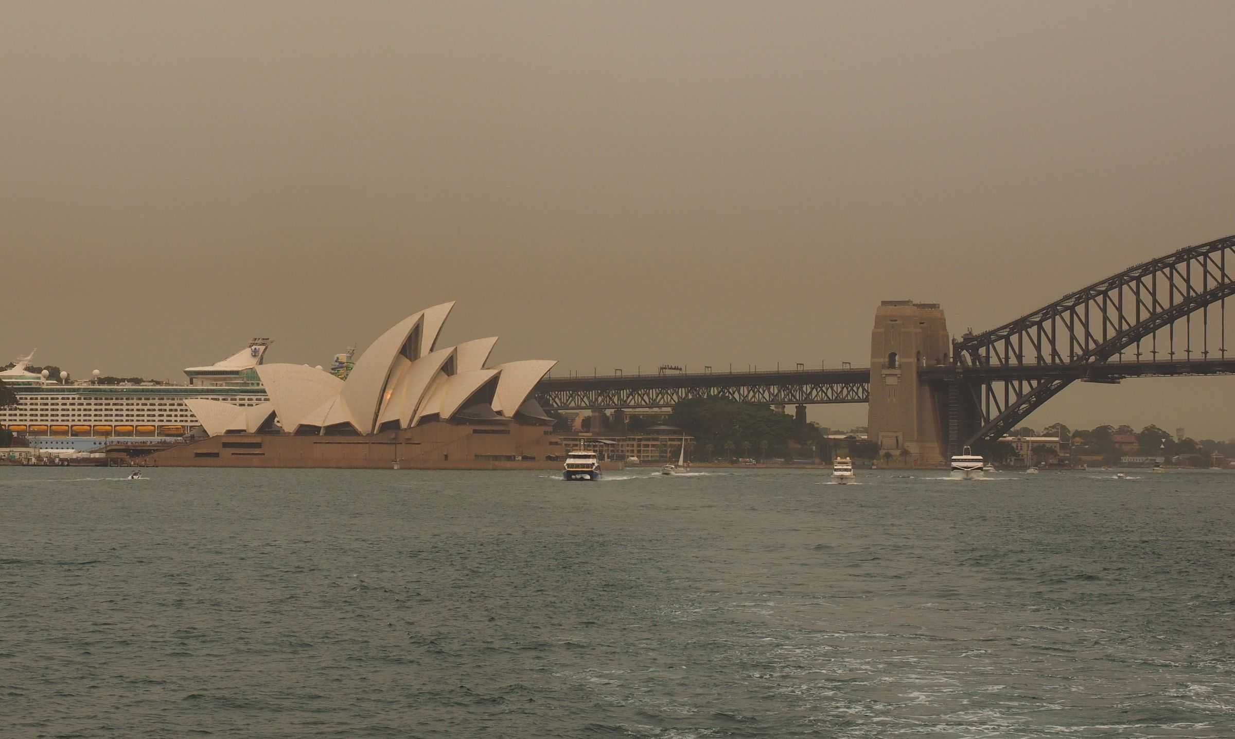 Sydney, Australia: Smoke Haze Pollutes City