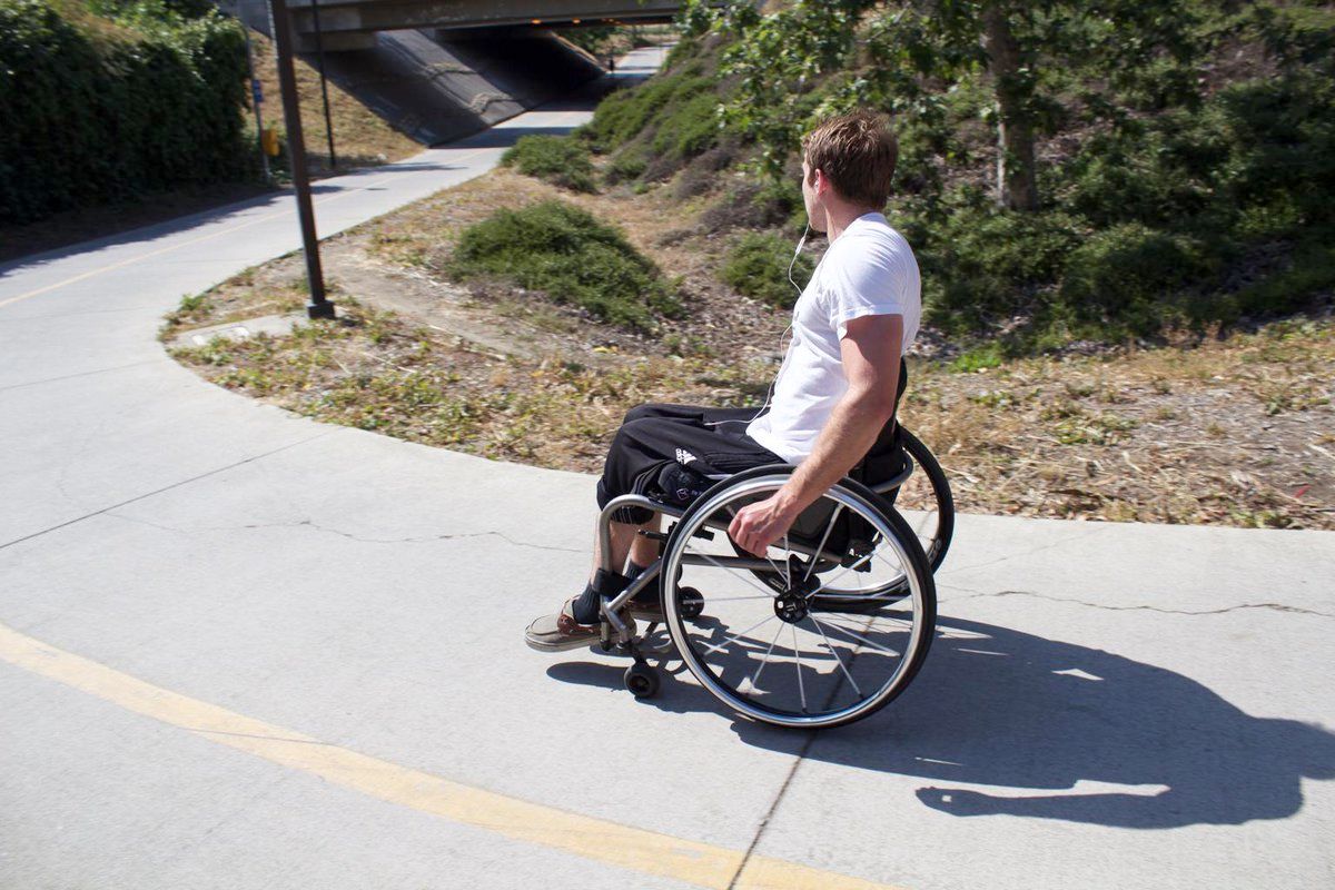 oh my god twitter doesn’t include alt text from images in their API