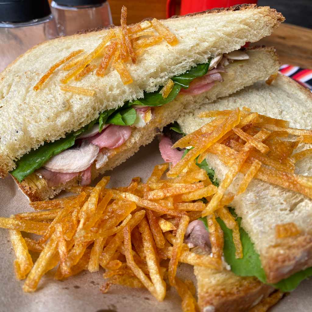 sandwiches: panino roast beef