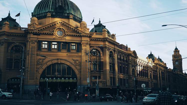 A picture of Melbourne's famous flinders street station. 