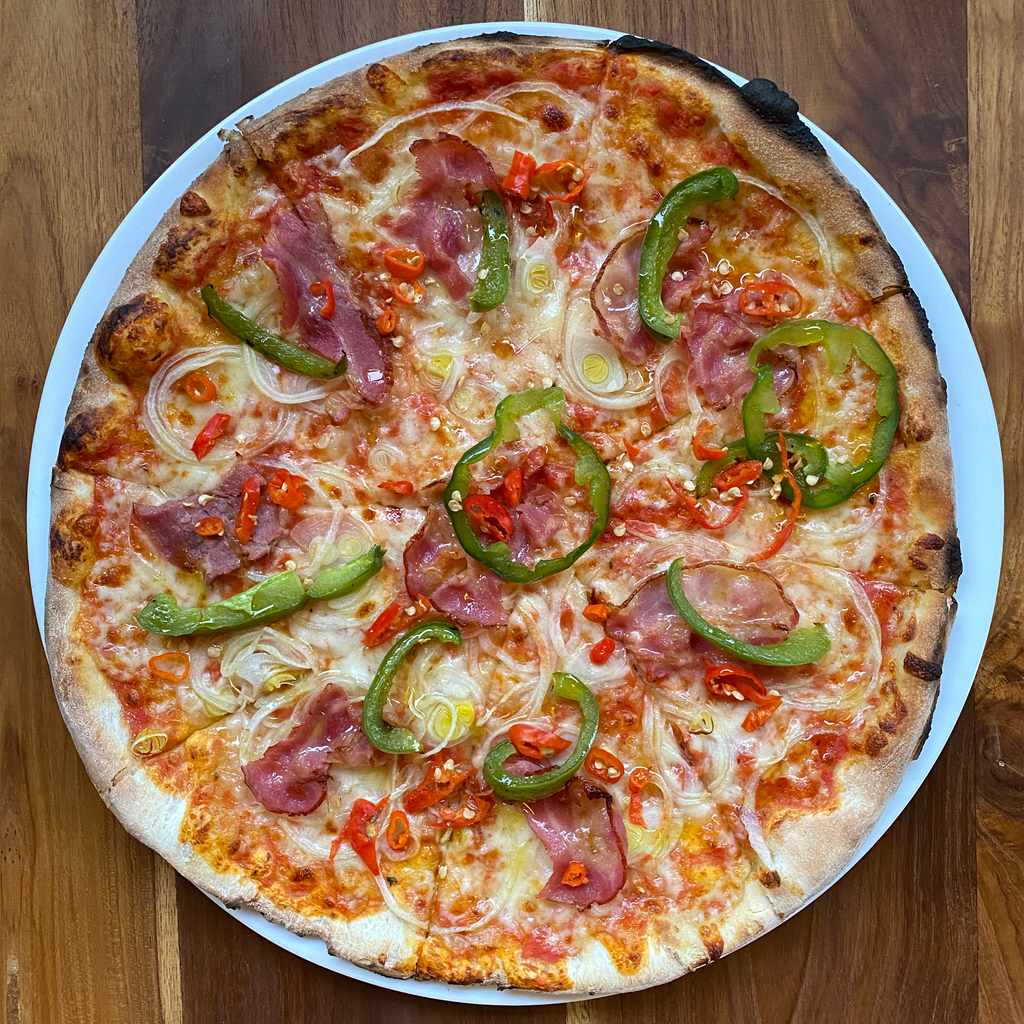 pizza: paprika