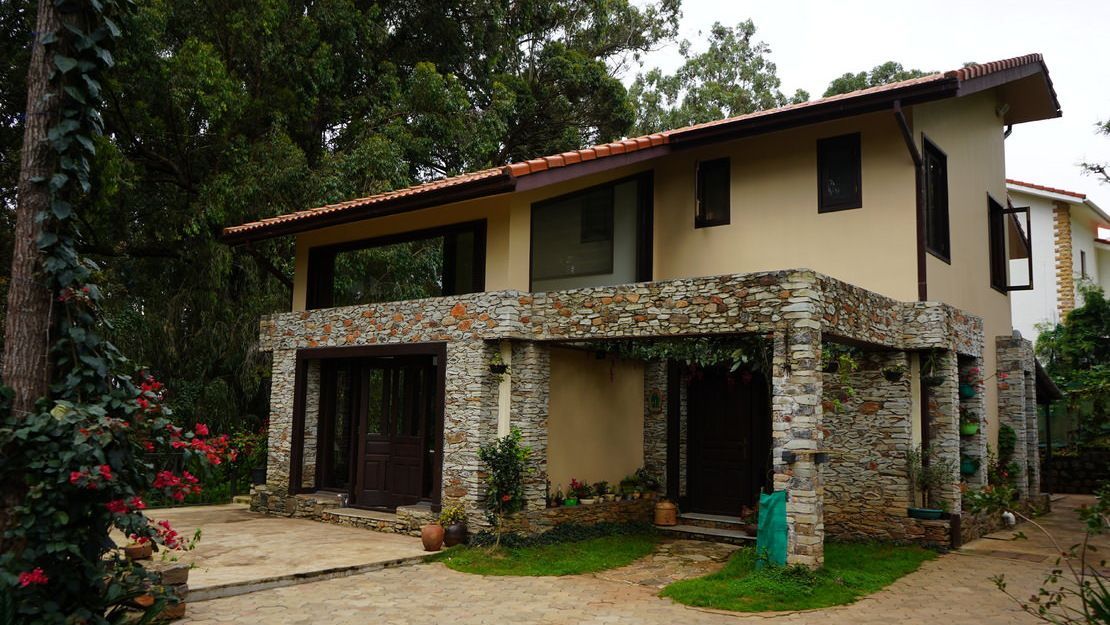 Gunina - House for Sale in Coonoor with gardens