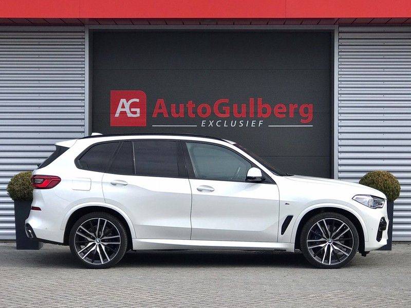 BMW X5 X-Drive VERKOCHT 40i M-Sport 340PK ACC Pano Sky Lounge Luchtvering Harman/Kardon Laser Led Surround View Keyless Sportuitlaat Tr afbeelding 3