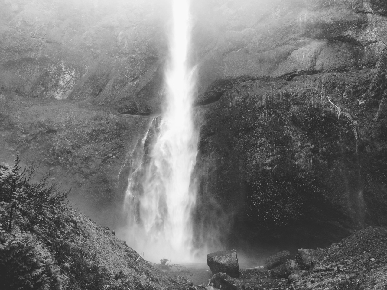 Falls in black and white