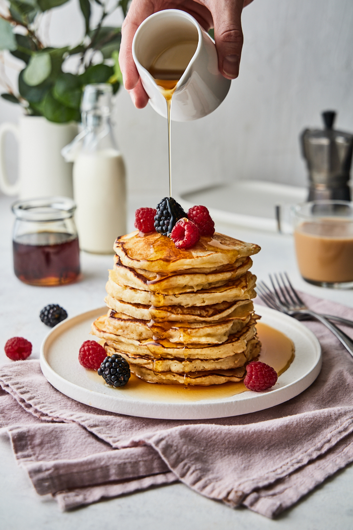 Easy Delicious and Fluffy Buttermilk Pancakes