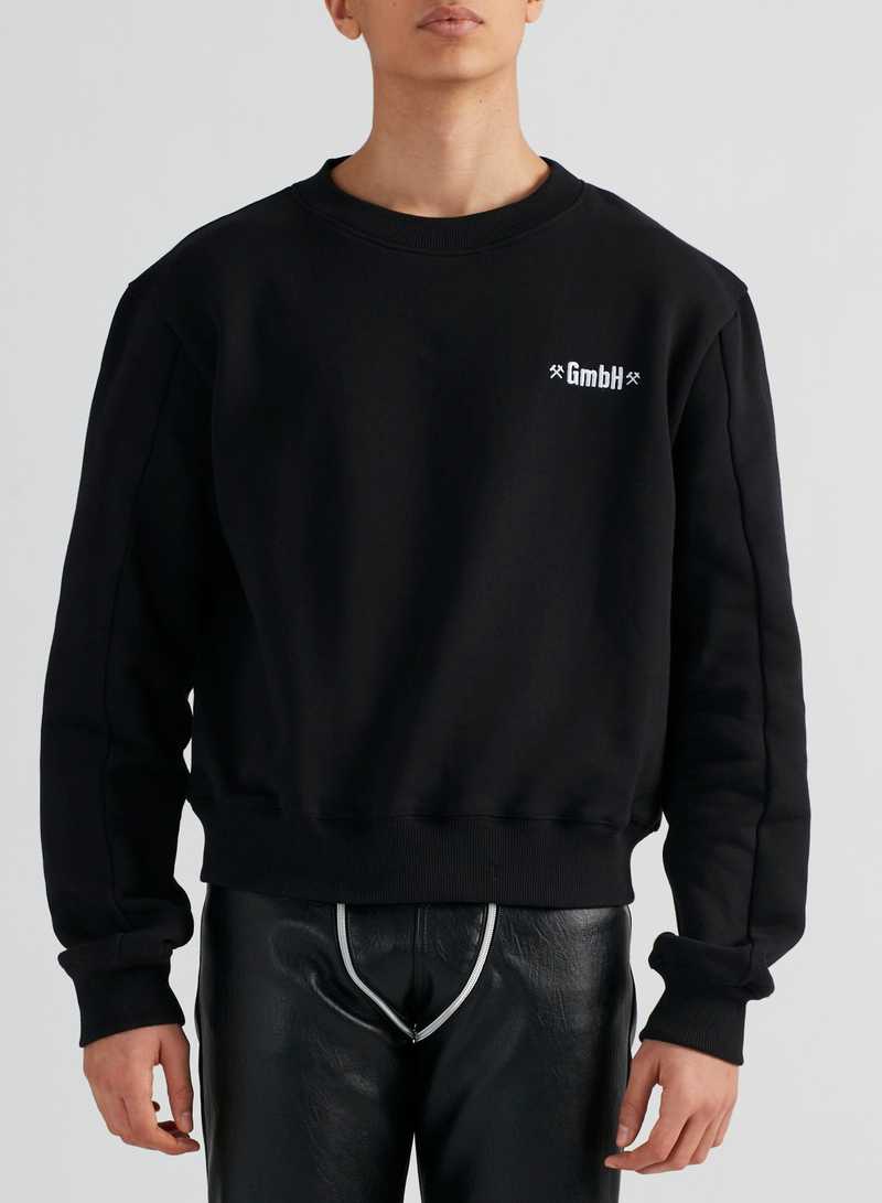 Berg Crewneck Black, front view. GmbH AW22 collection.