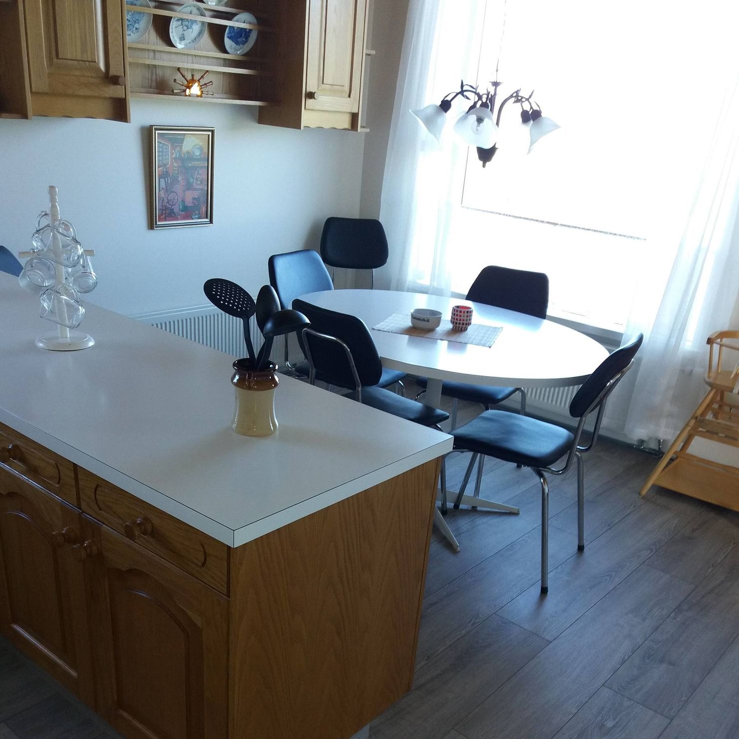 Kitchen counter with dining table. There is also a high chair for the little ones
