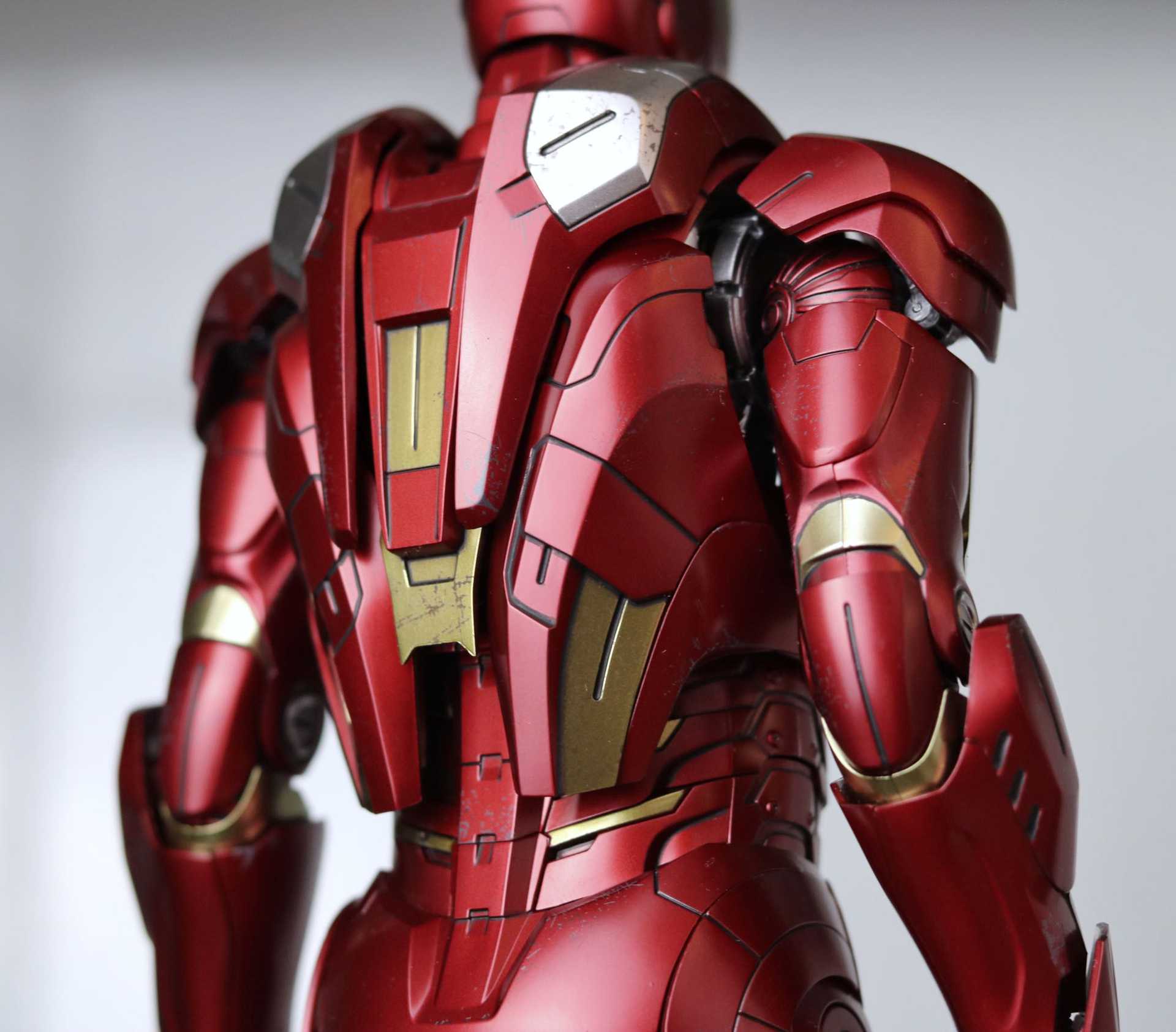 Hot Toys Iron Man Mark 7 1/6 Figure | Figround