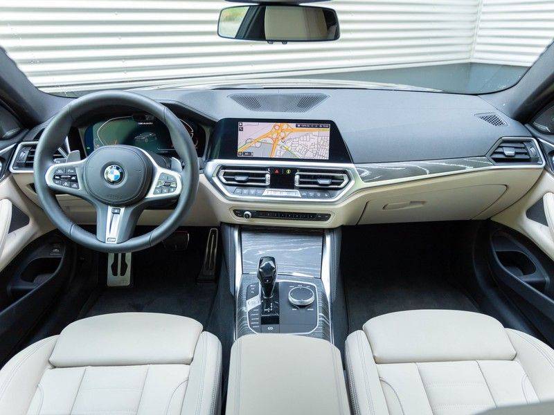 BMW 4 Serie Coupé M440i xDrive - High Executive - M-Remmen - Harman Kardon - Driving Ass Prof afbeelding 13