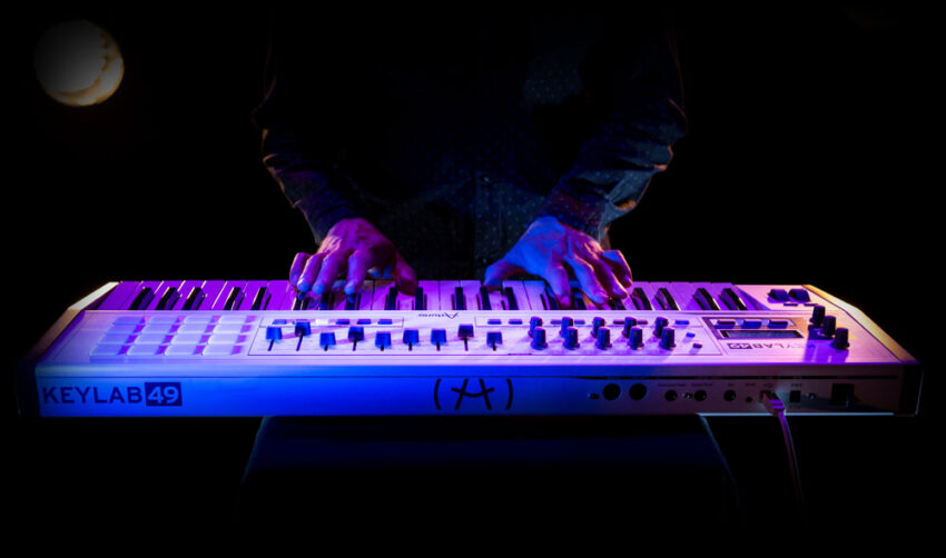 teclado controlador MIDI de 49 teclas