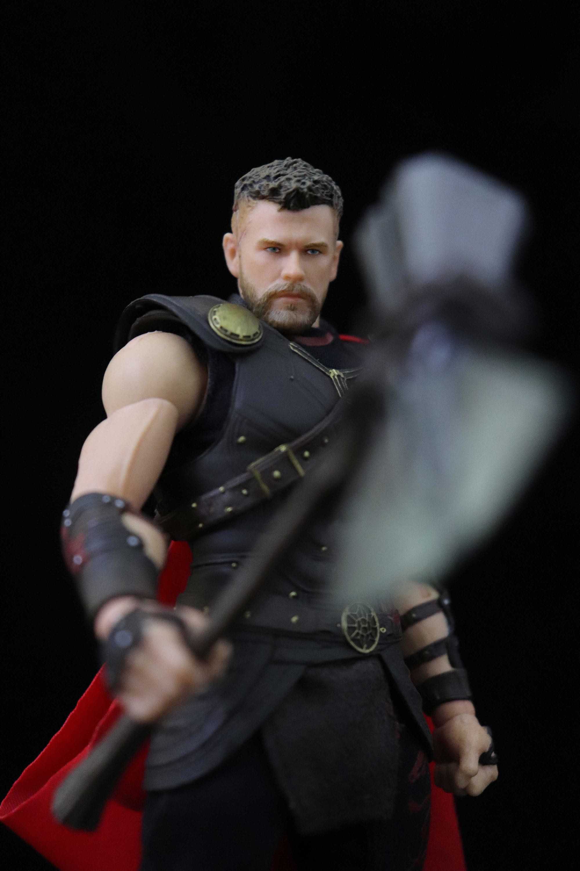 Mezco Thor Collection