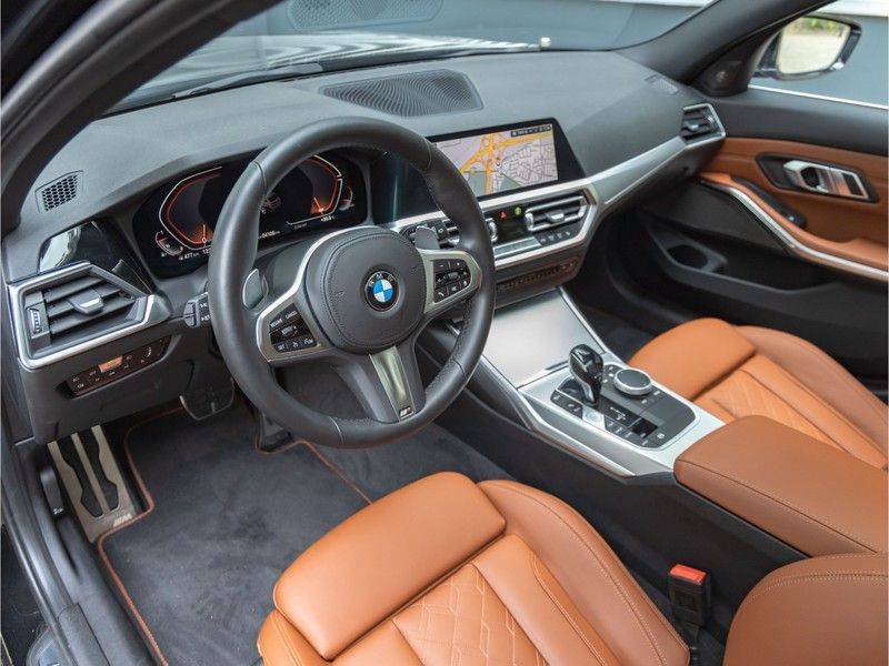 BMW 3 Serie Touring 330i M-Sport - Individual - Memoryzetel - Panorama - Trekhaak afbeelding 12