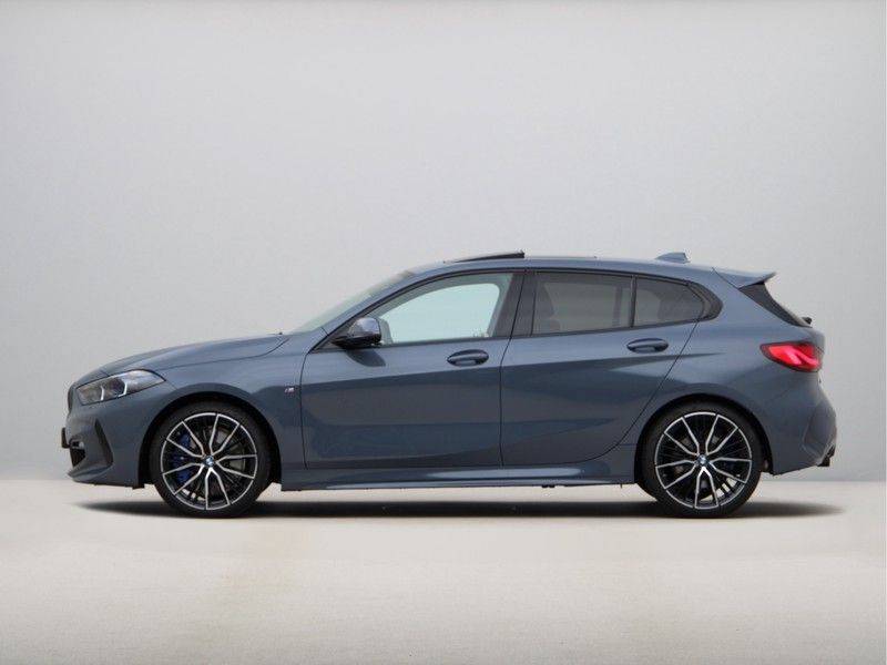 BMW 1 Serie 120i High Exe M-Sport Aut. afbeelding 12