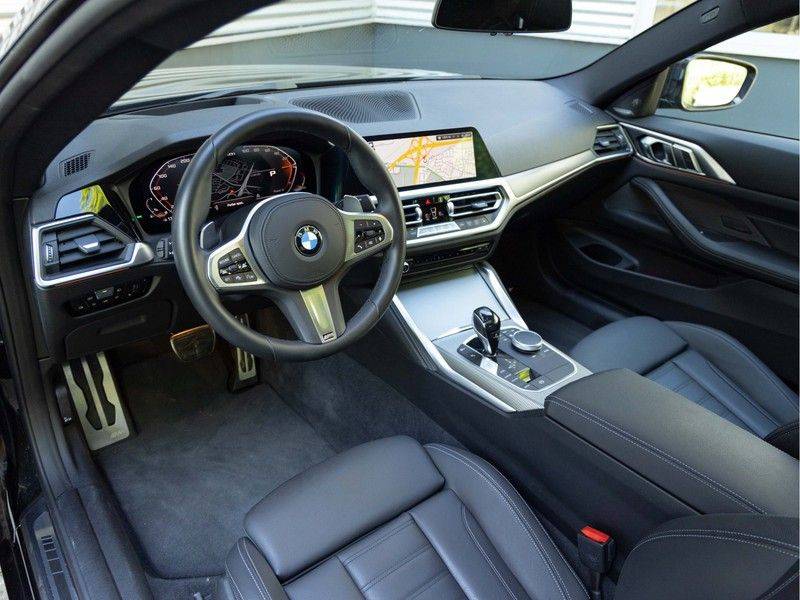 BMW 4 Serie Coupé M440i xDrive - High Executive - Dak - ACC - Harman Kardon afbeelding 13