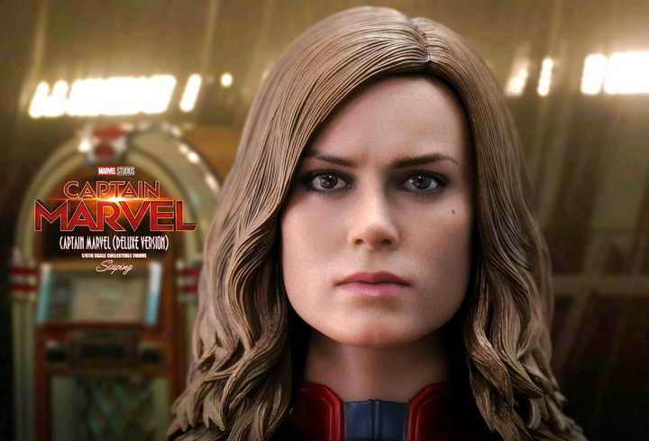 Hot Toys Captain Marvel 1/6 Action Figure