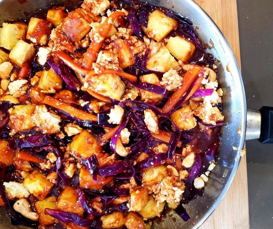 Pan with cababge, carrots, tofu, and pad Thai Sauce