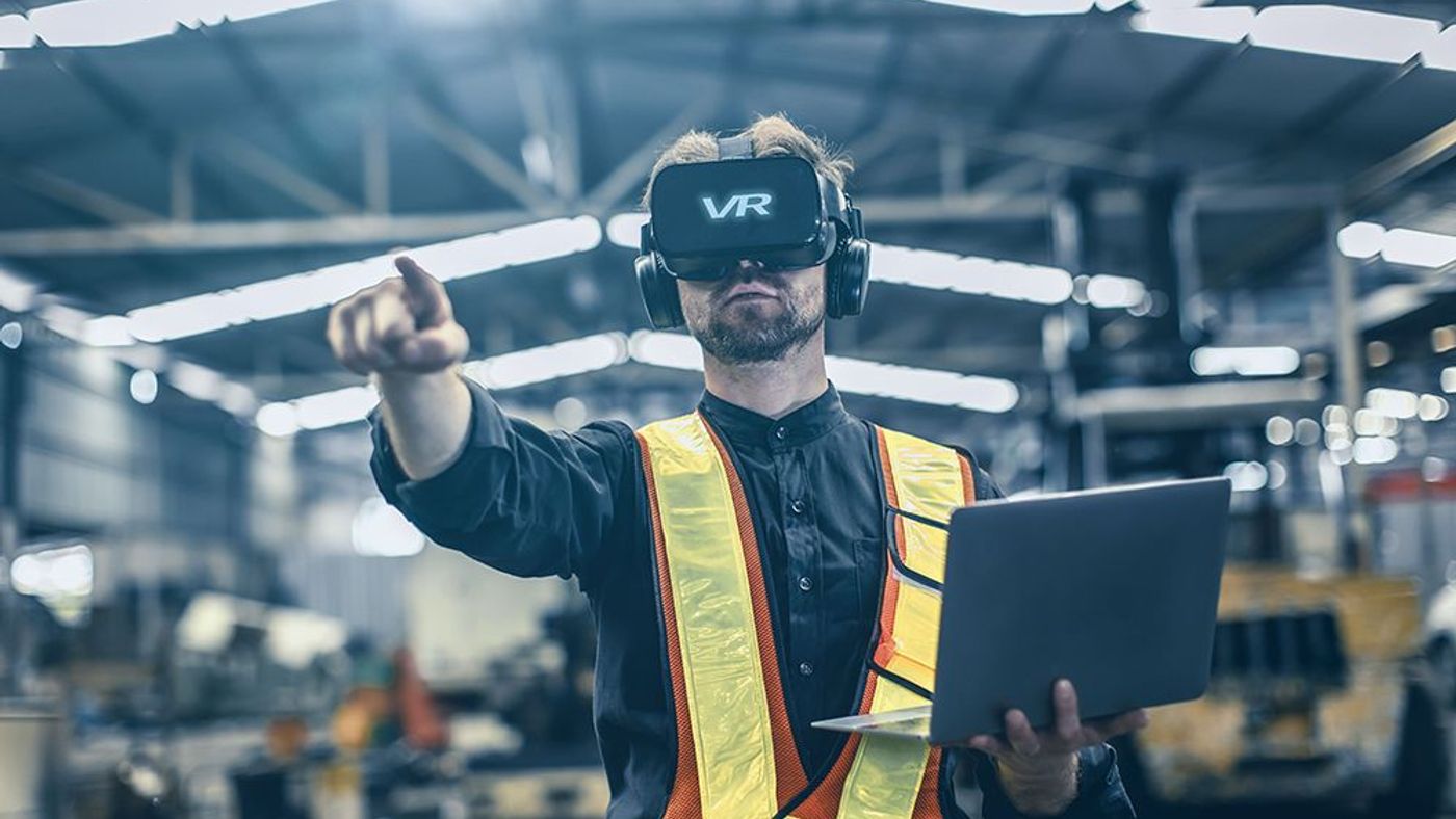 Training employees with virtual reality