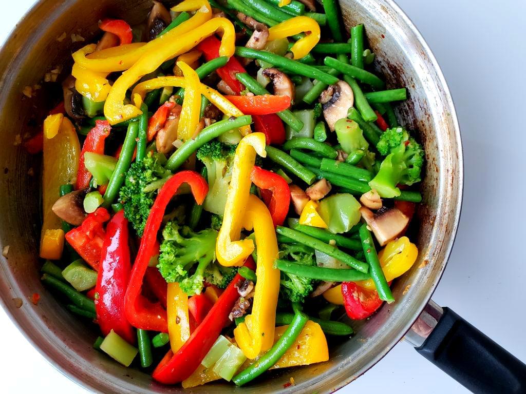 Pan with peppers, broccoli florets, and mushrooms