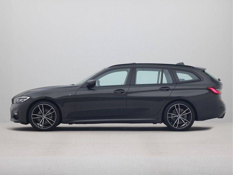 BMW 3 Serie Touring 320i Executive M-Sport Automaat afbeelding 12