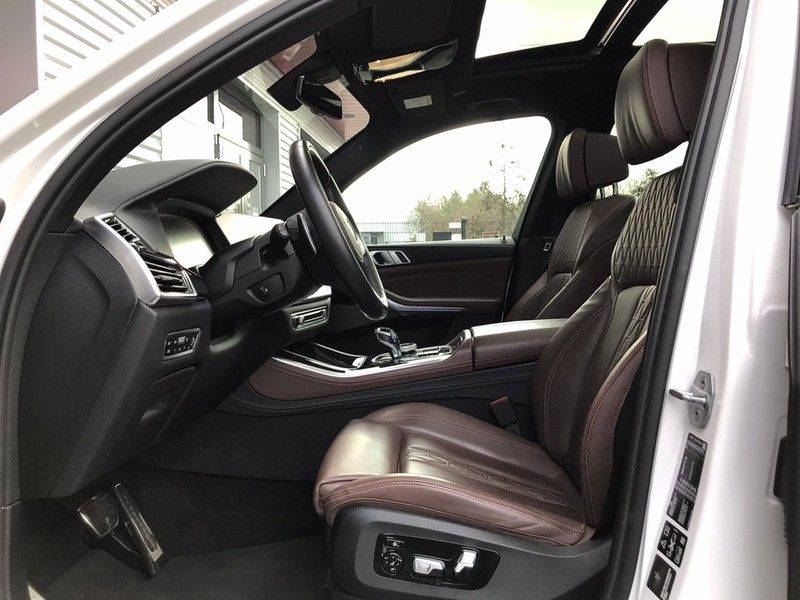 BMW X5 X-Drive VERKOCHT 40i M-Sport 340PK ACC Pano Sky Lounge Luchtvering Harman/Kardon Laser Led Surround View Keyless Sportuitlaat Tr afbeelding 5