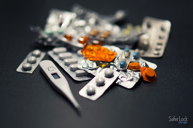 Image of an unorganized pile of medications on a tabletop.