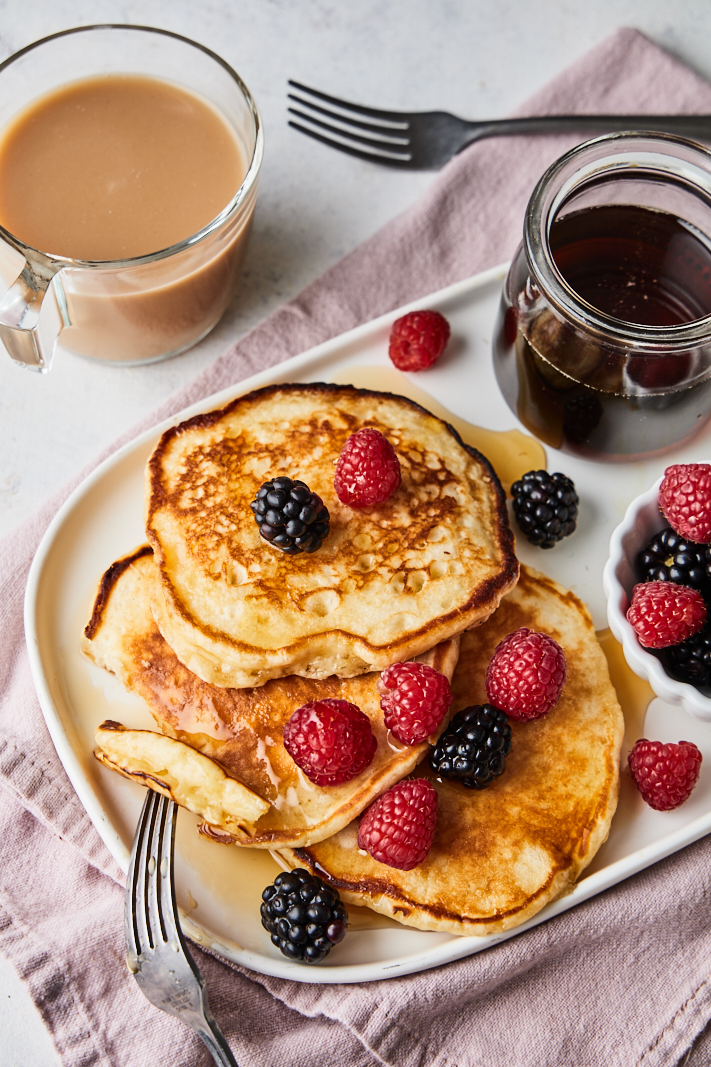 Easy Delicious and Fluffy Buttermilk Pancakes