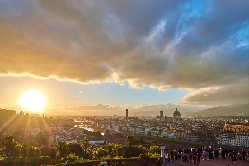 Apus de soare văzut din Piazza Michelangelo