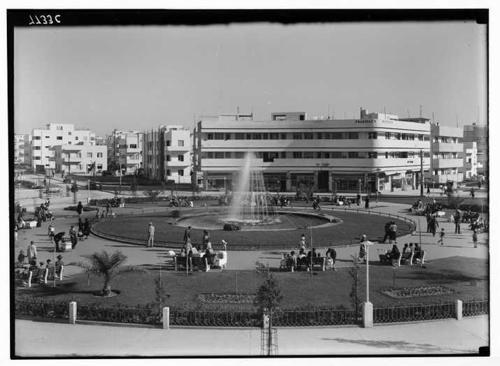 Dizengoff Circle from the north, Tel Aviv, c. 1934, Prints and Photographs Division, G. Eric and Edith Matson Photograph Collection, Library of Congress