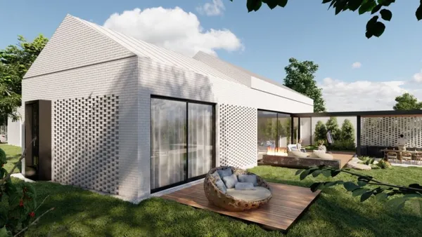 Kétszintes, modern villa. Fehér falak. A kertben napozó nők. A háttérben anya az iphone-t nézi. A férfi a medencében pihen. A kertben sok a fa. Az üveg visszatükrözi a felhőket. Szép zöld fű borítja az udvart.