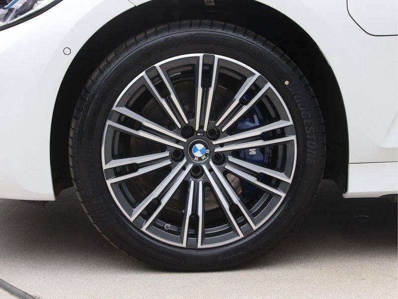 BMW 3 Serie 330e xDrive M Sport High Executive afbeelding 23