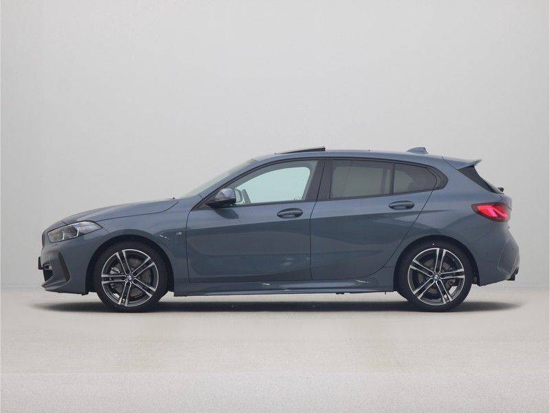 BMW 1 Serie 5-deurs 120i High Executive M-Sport Automaat afbeelding 12