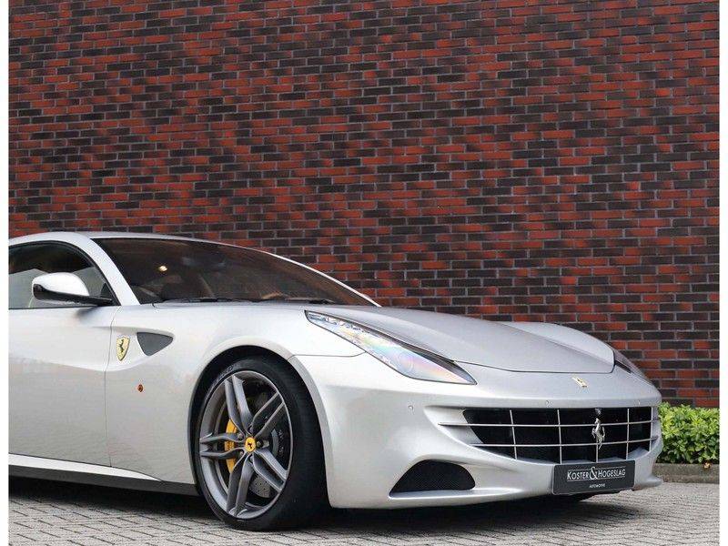 Ferrari FF 6.3 V12 *Atelier car*Suspension lift*Camera’s*Import Zwisterland* afbeelding 10