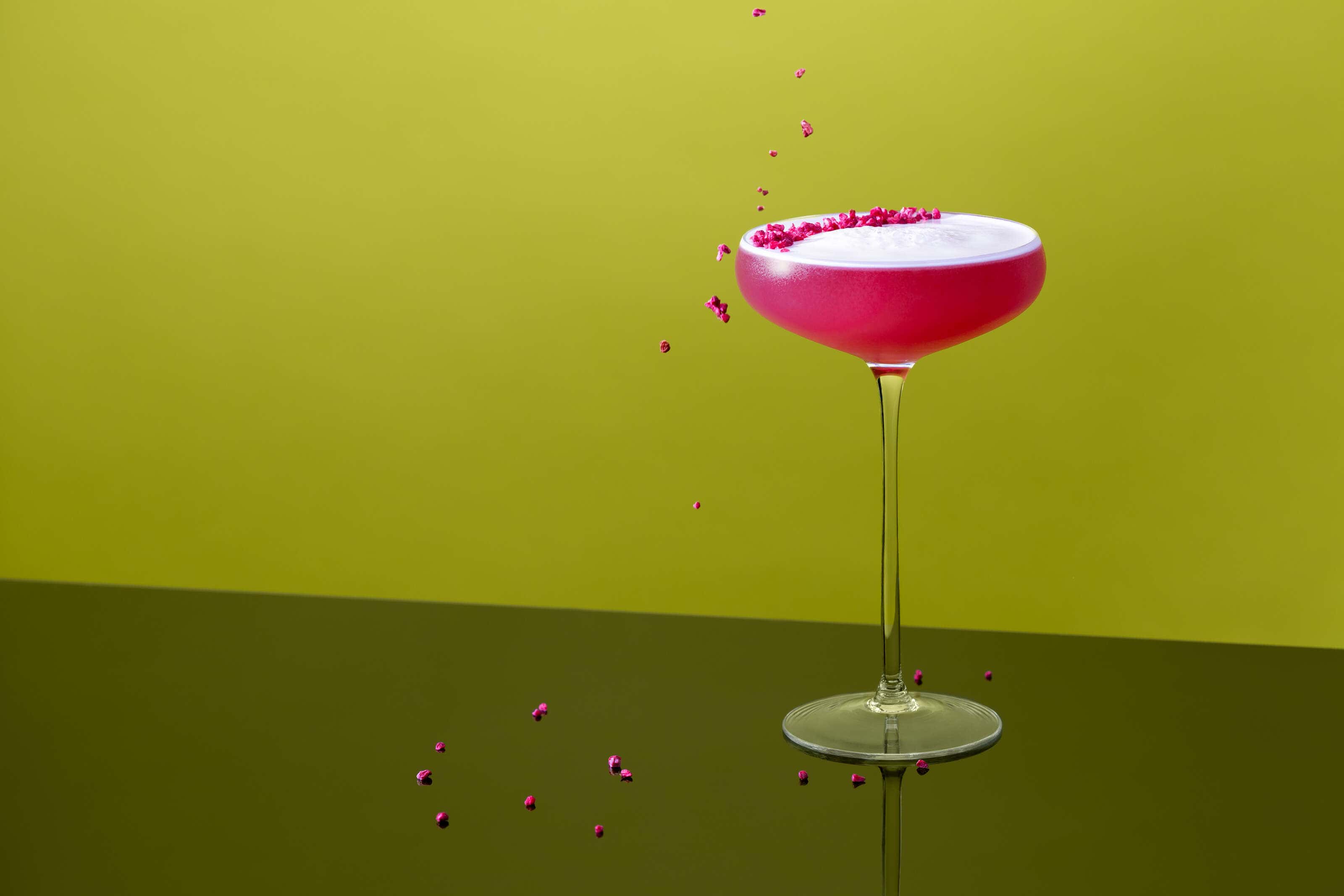 pink_cocktail_standing_ with green background