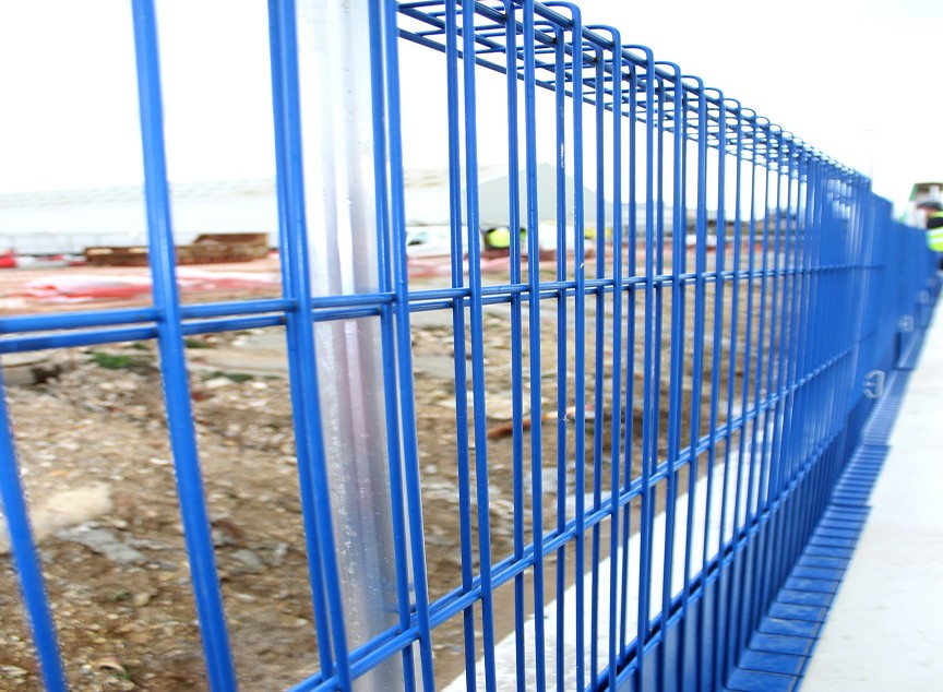 Edge protection fence blue