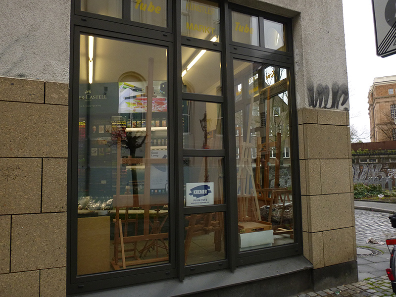 Еще один художественный магазин в Дюссельдорфе — Tube