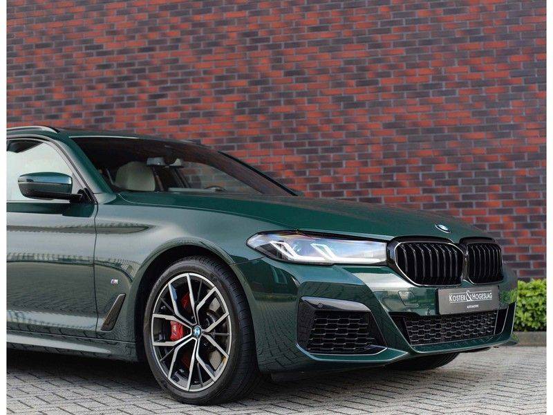 BMW 5 Serie 540i x-Drive *British Racing Green*HUD*Pano*Trekhaak* afbeelding 11