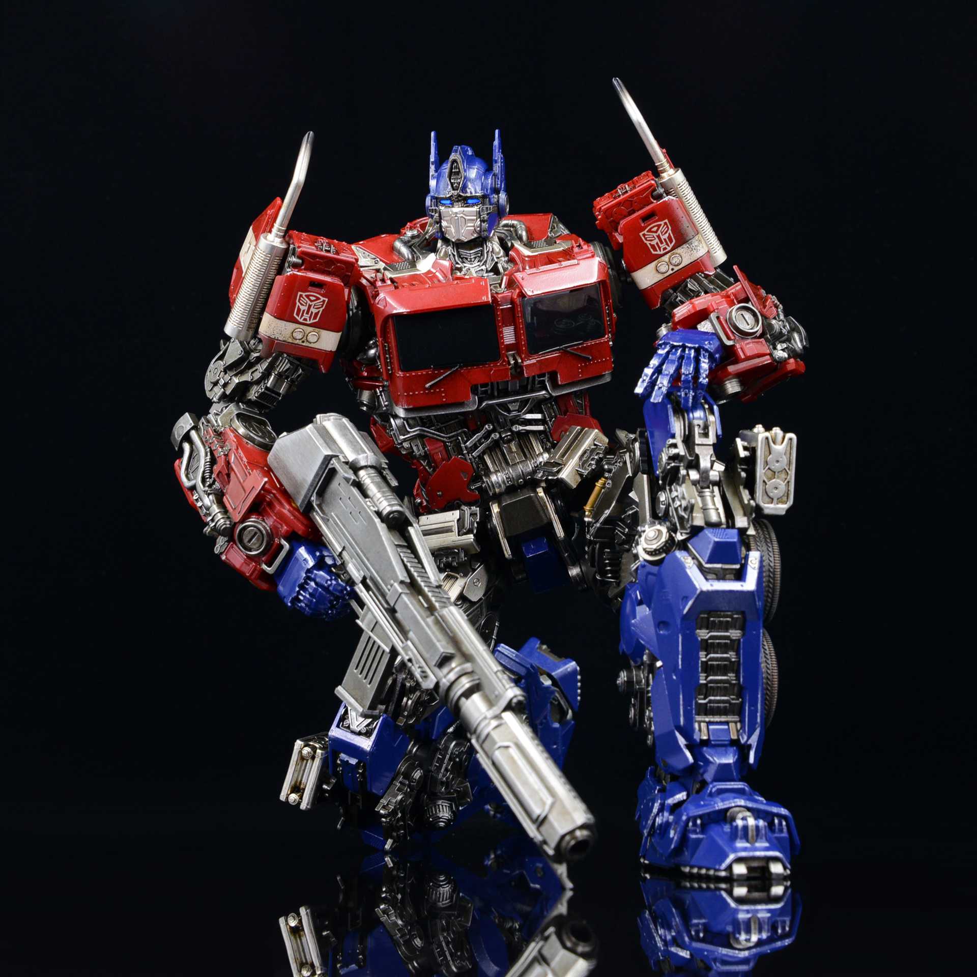 ThreeA Optimus Prime DLX Scale