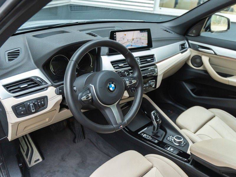 BMW X1 xDrive20i High Executive - M-Sport - Memoryzetel - Trekhaak - Panorama afbeelding 11