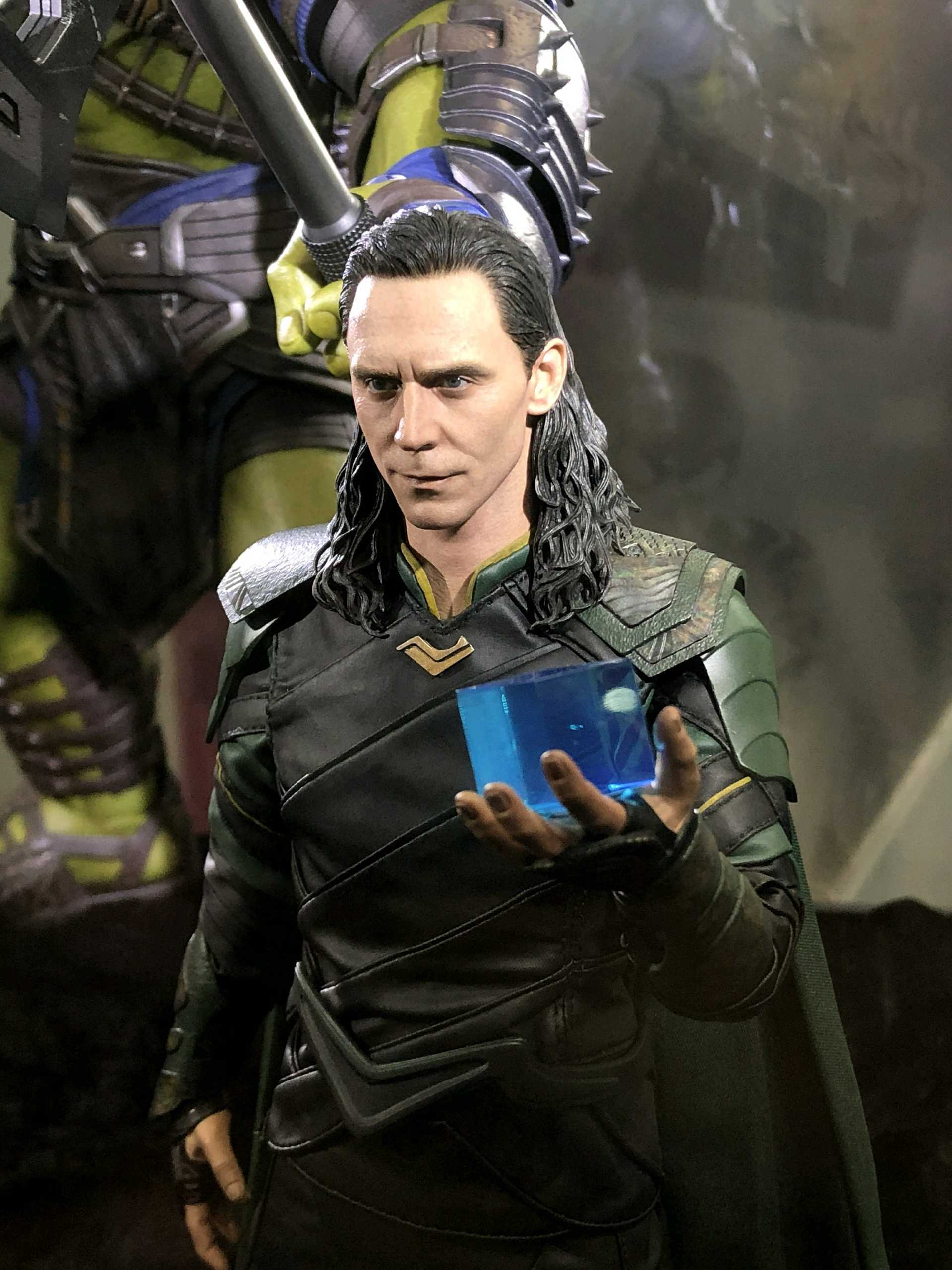 Hot Toys Loki Marvel 1/6 Scale Action Figure